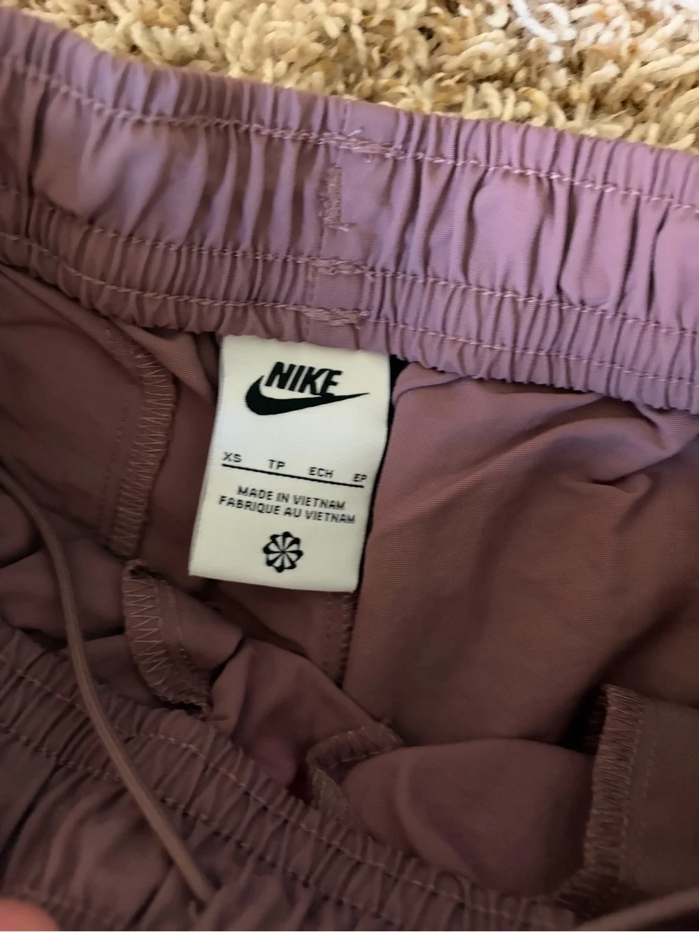 Nike Sportswear Everything Women’s Woven Mid-Rise Pants in Smoky Mauve Sz XS